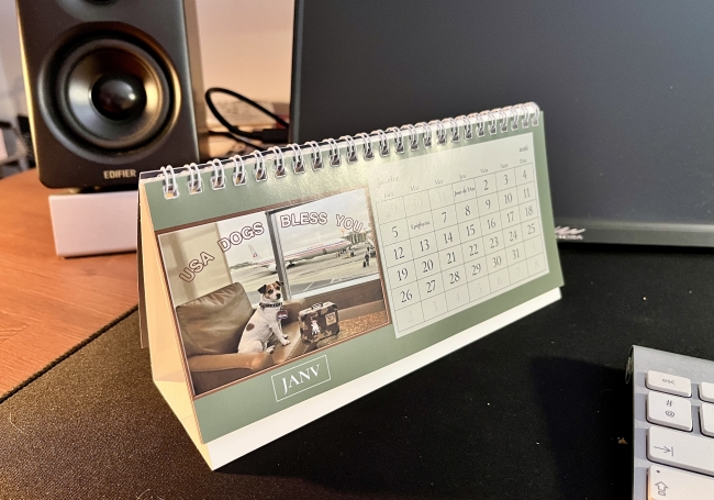 077 - Calendrier de bureau 2026